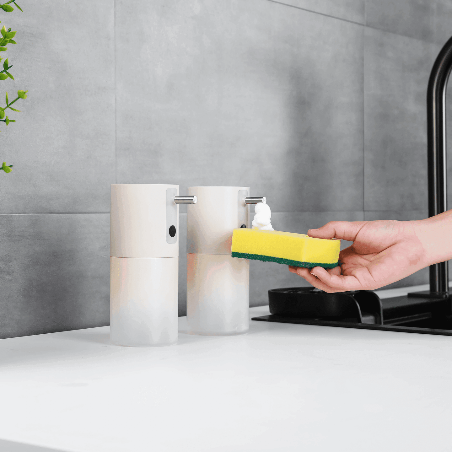 Automatinis dozatorius 310ml. - GerasDaiktas.lt balta spalva